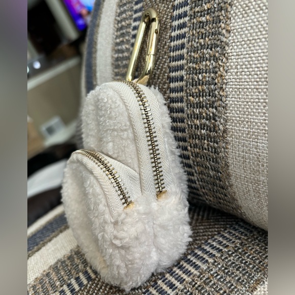 ✨LULULEMON Athletica Nano Clip-On
Fleece Backpack Light Ivory - Picture 5 of 13